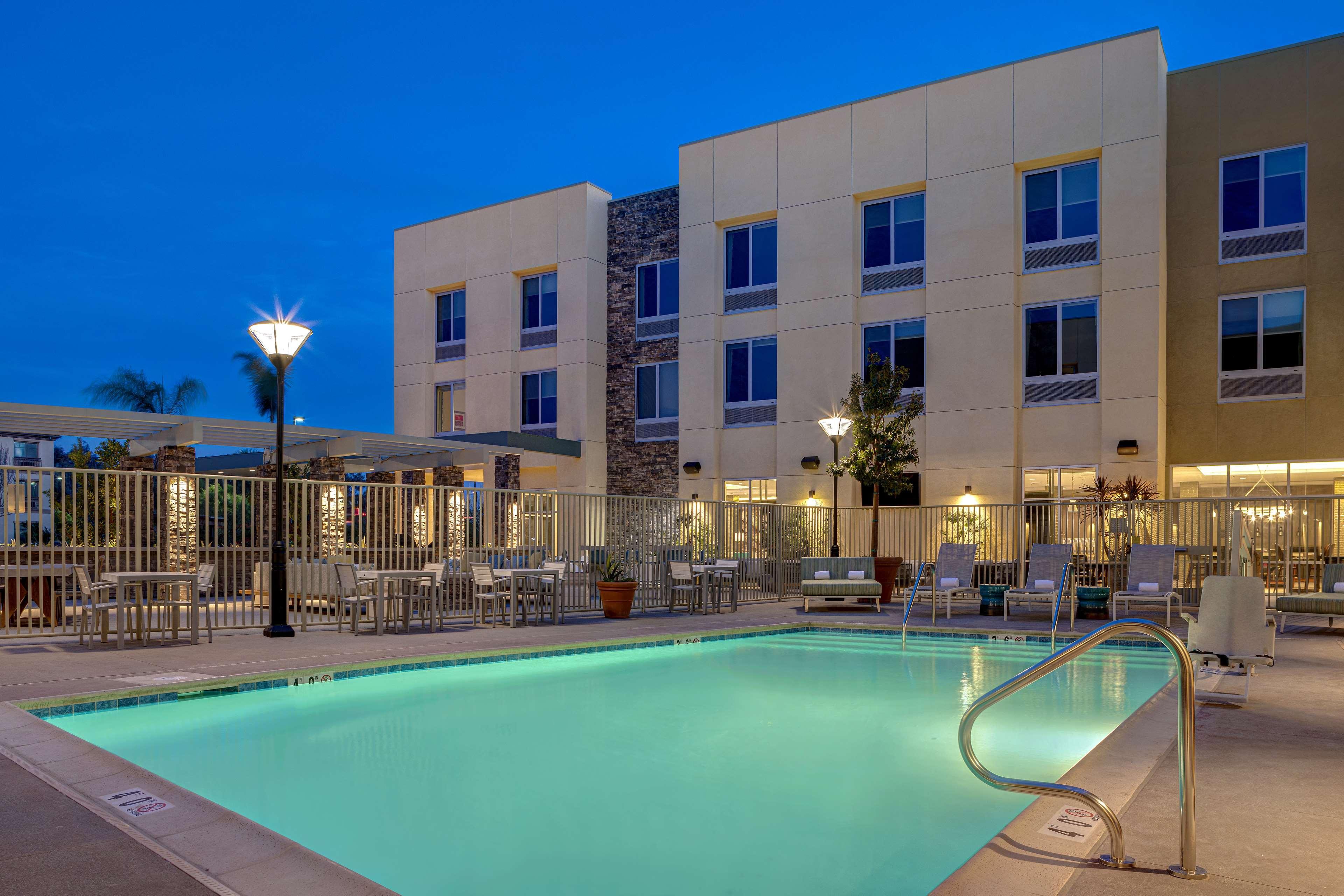 Hilton Garden Inn テメキュラ エクステリア 写真