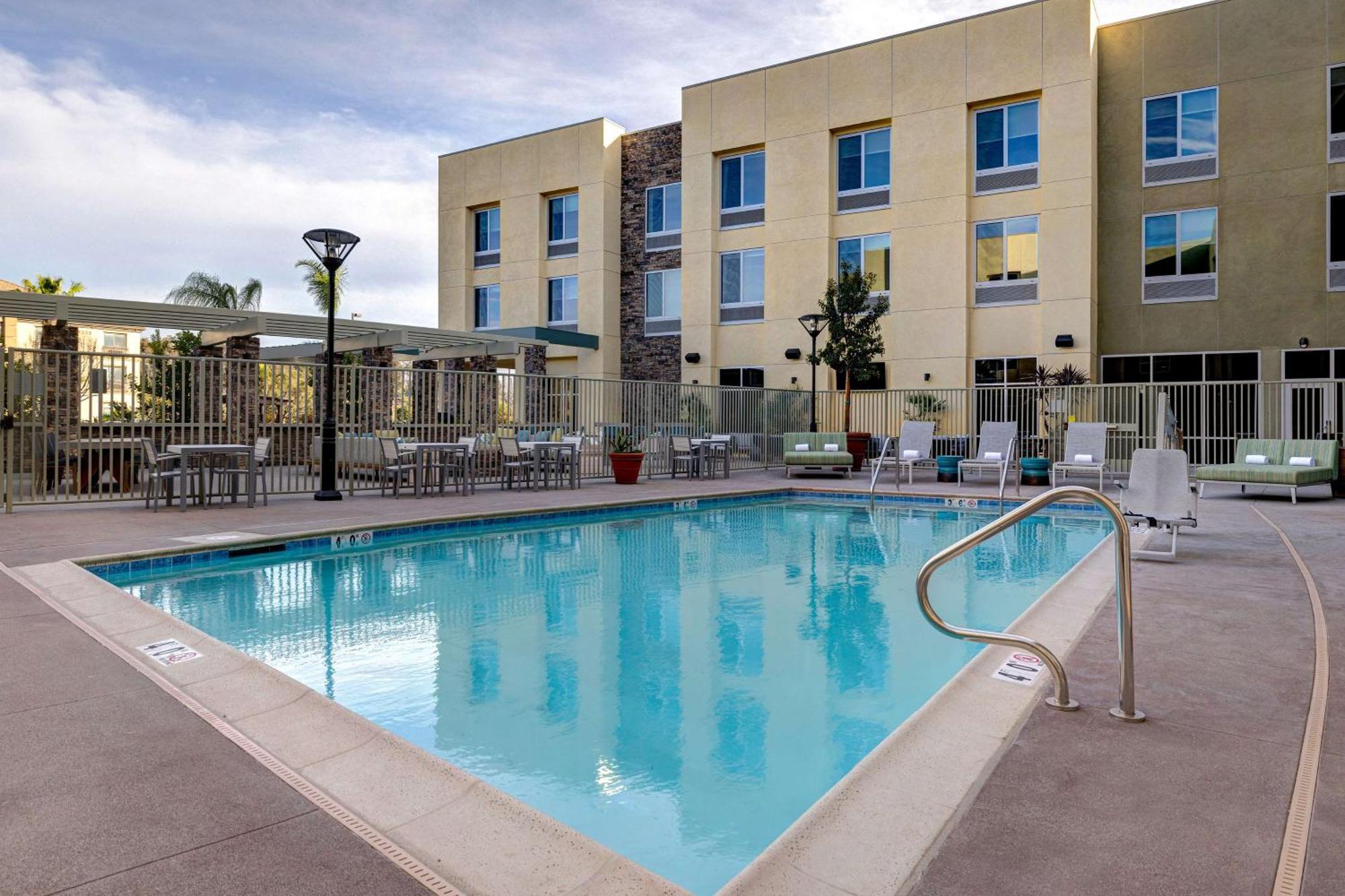Hilton Garden Inn テメキュラ エクステリア 写真